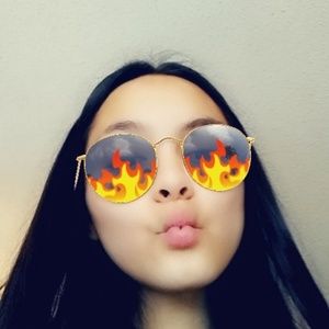 Meet your Posher, Elise